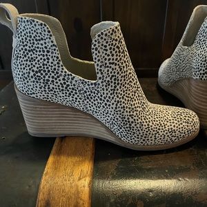 TOMS Wedge Bootie